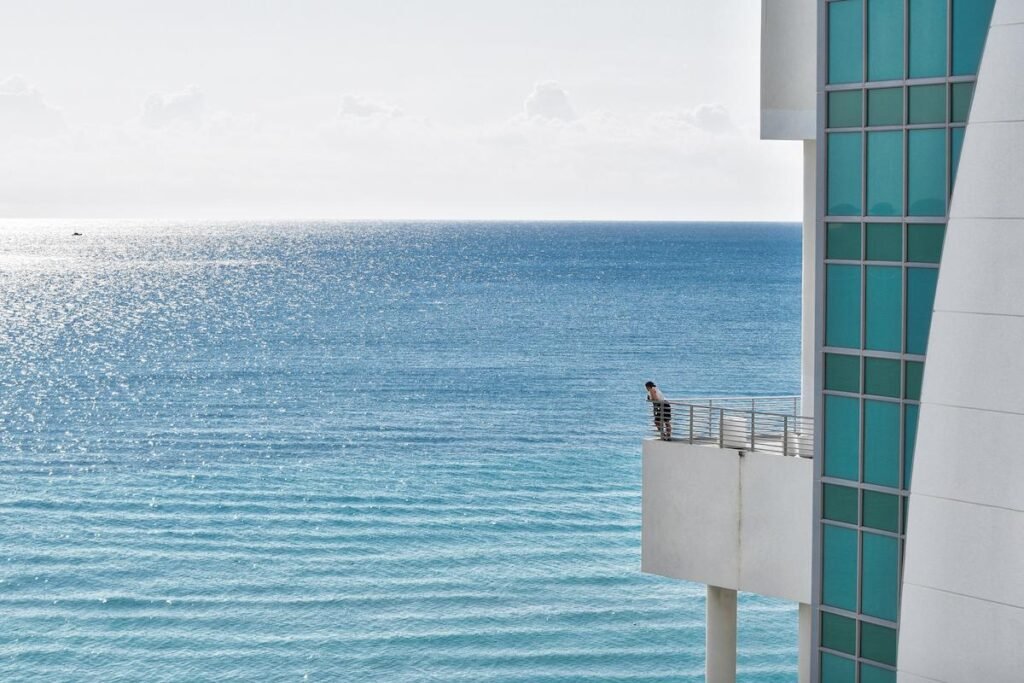 Tropical Modernism o Coastal Contemporary en Miami: qué puedo elegir 12 Cuál funciona mejor en condos