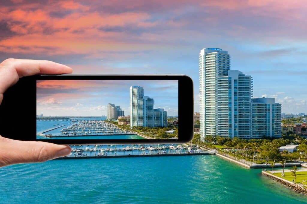 Smart Home para departamentos en Miami: qué vale la pena automatizar 6 HOA, permisos y límites reales en condos de Miami
